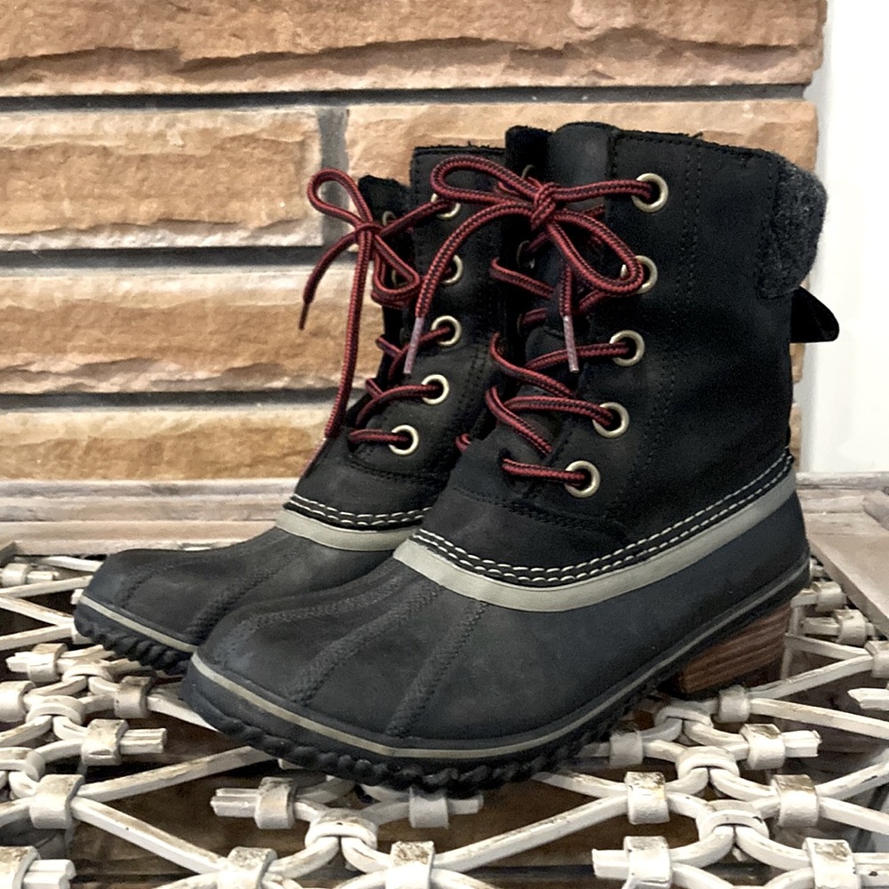 Sorel slimpack lace rain and winter boots